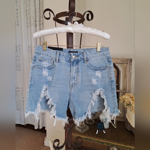 Momokrom High Waisted Distressed Denim Shorts NWT Size 8 - Picture 3 of 5